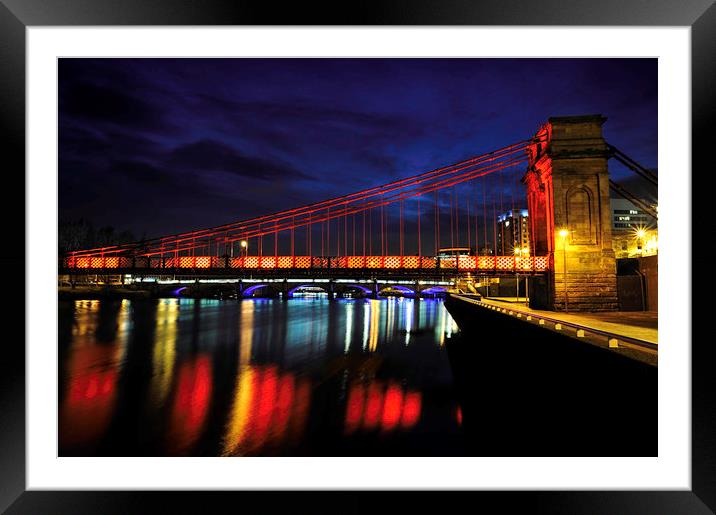 South Portland Street Suspension Bridge At Night Framed Mounted Print by Ronnie Reffin
