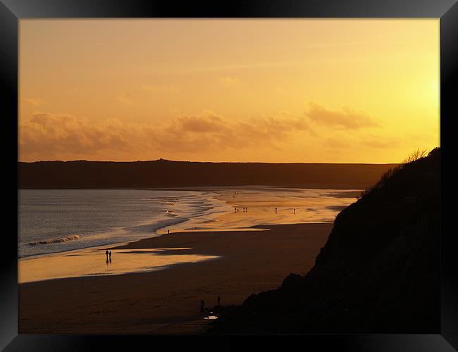 Sunset on the Beach  Framed Print by ian sullivan