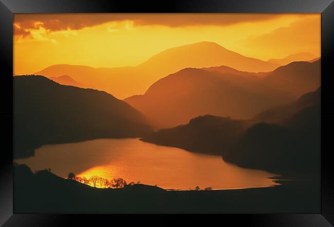 Snowdonia sunsegt Framed Print by Simon Johnson