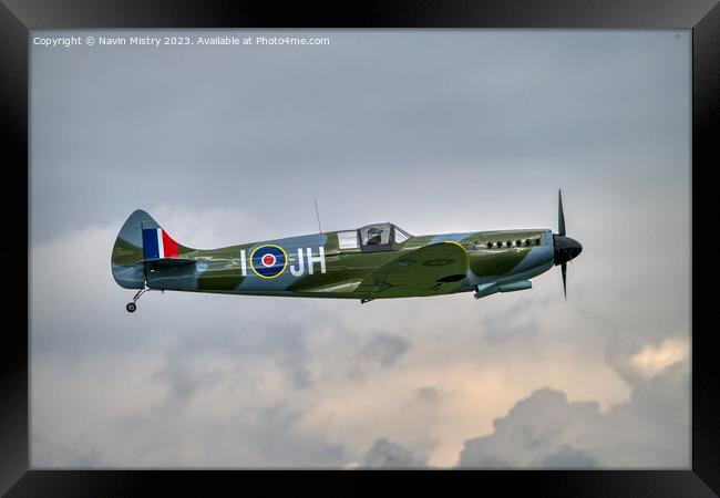 A replica Spitfire flown at Perth Airport Open Day Framed Print by Navin Mistry