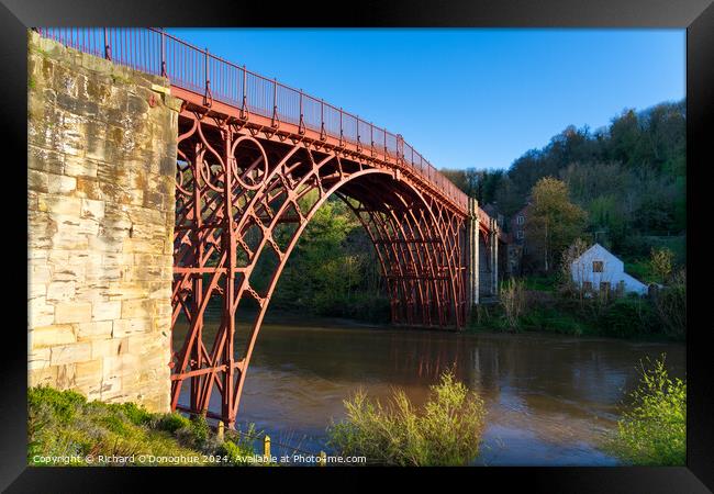 Side view of the Iron Bridge in Ironbridge, Shropshire, UK Framed Print by Richard O'Donoghue
