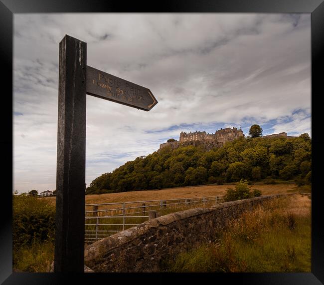 Which way to Stirling Castle? Framed Print by Steven Lennie