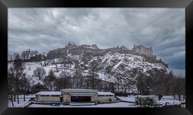 Edinburgh Castle snow Framed Print by Steven Lennie