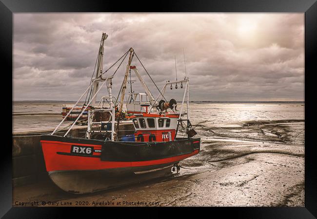 BOAT AT LEIGH ON SEA Framed Print by Gary Lane