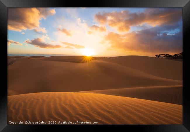 Sunset in the desert, sun and sun rays Framed Print by Jordan Jelev