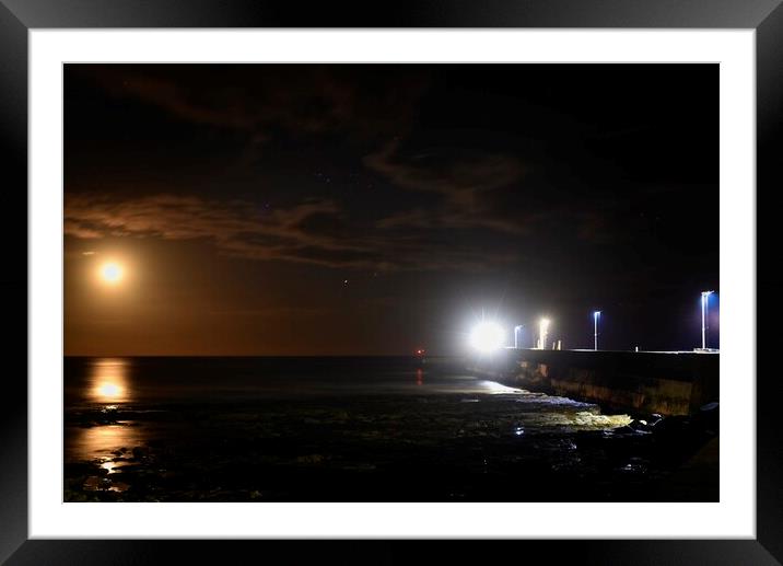 Seahouses Harbour  Framed Mounted Print by simon cowan