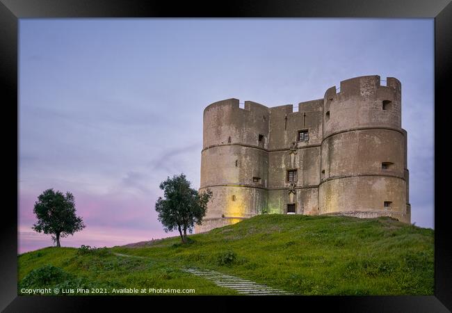 Evoramonte city castle at sunset in Alentejo, Portugal Framed Print by Luis Pina