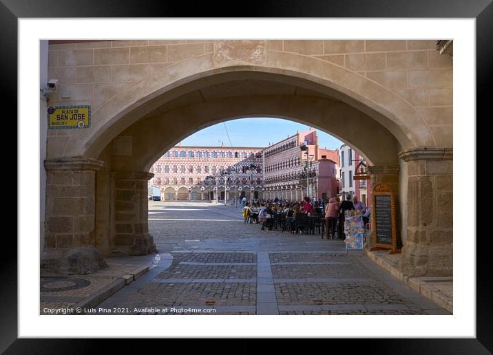 Plaza alta entrance with tourists on the tapas bars and arabic type buildings in Badajoz, Spain Framed Mounted Print by Luis Pina