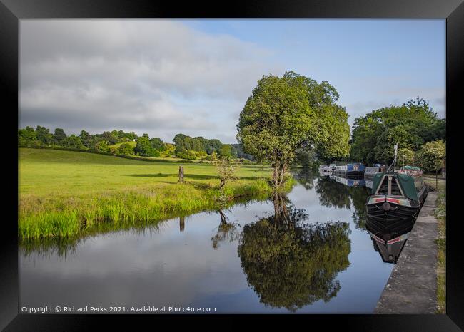 Sunny days on the Leeds Liverpool canal Framed Print by Richard Perks
