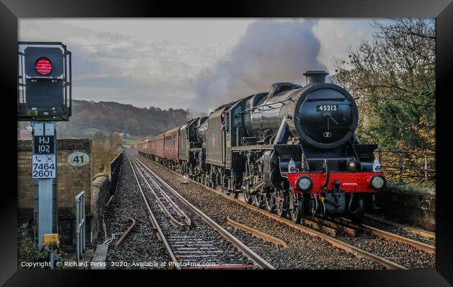steaming through the countryside Framed Print by Richard Perks