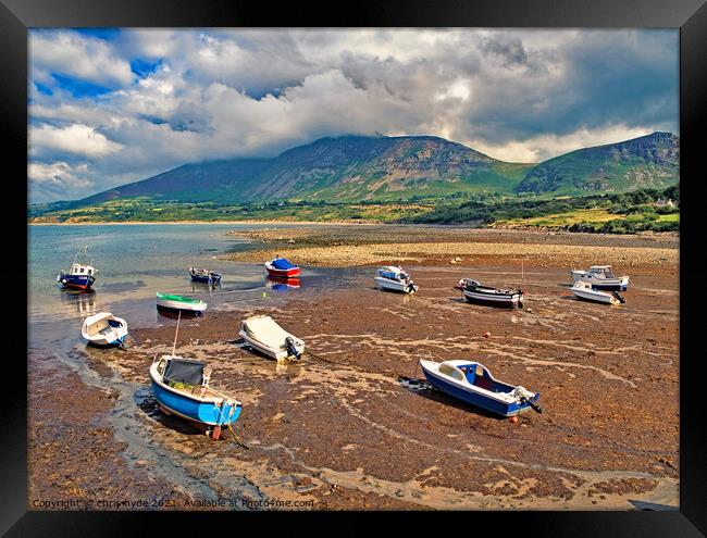 Trefor Harbour at Low Water Framed Print by chris hyde