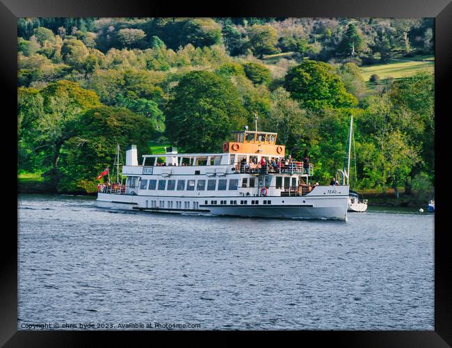 Steamer on Lake Windermere Framed Print by chris hyde