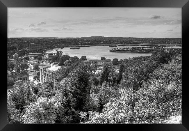 River Medway from Amherst castle BW Framed Print by David French