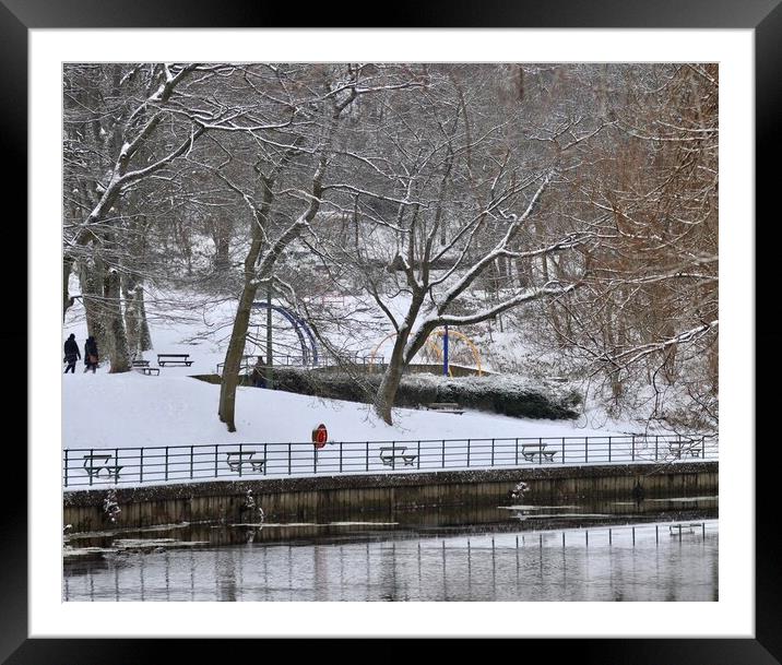 A winter scene Framed Mounted Print by David Thompson
