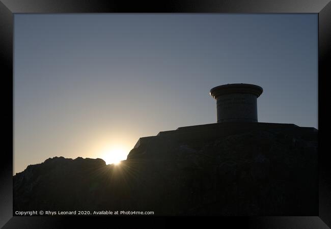 Sunrise behind the toposcope of the worcestershire beacon. Framed Print by Rhys Leonard