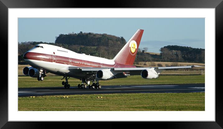 Boeing 747-SP, a wonder of aviation Framed Mounted Print by Allan Durward Photography