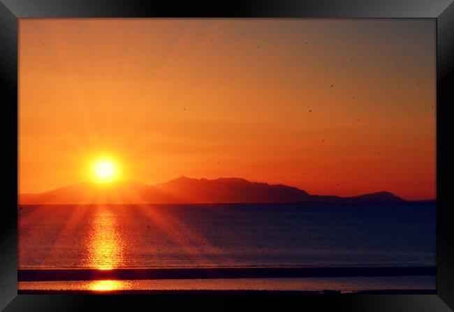 Last rays of the day, an Arran sunset Framed Print by Allan Durward Photography