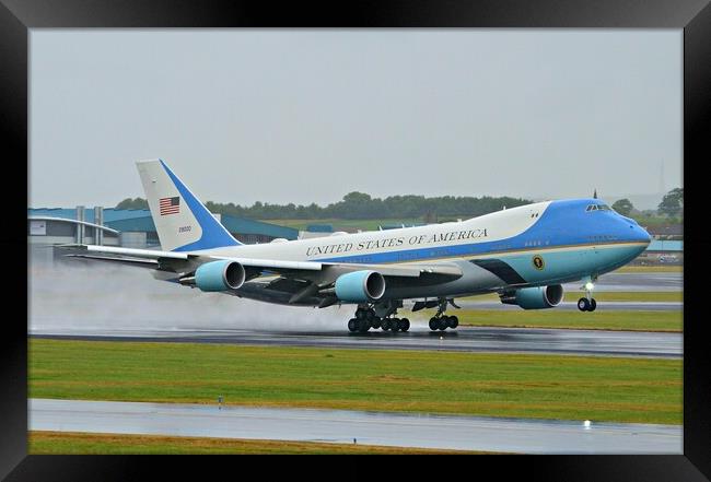 Air Force One departing Prestwick Scotland. Framed Print by Allan Durward Photography
