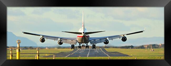 A Queen about to land Framed Print by Allan Durward Photography