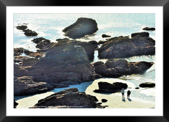Rendezvous on Looe beach. Framed Mounted Print by Neil Mottershead