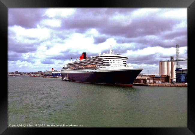 Queen Mary 2 cruise ship, Southampton, UK. Framed Print by john hill