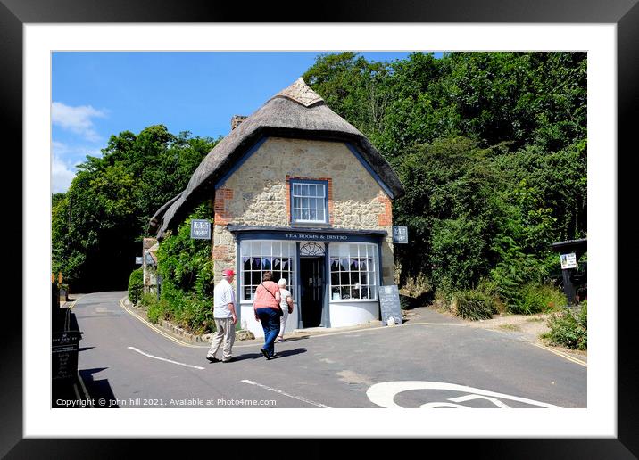 Thatched tea rooms in Godshill on Isle of Wight, UK. Framed Mounted Print by john hill