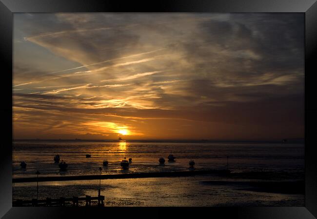 An amazing sunset over the estuary at Westcliff on Sea, Essex, UK Framed Print by Peter Bolton