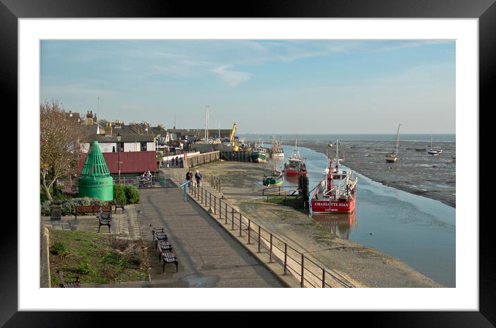 Old Leigh fishing village, Leigh on Sea, Essex, UK. Framed Mounted Print by Peter Bolton