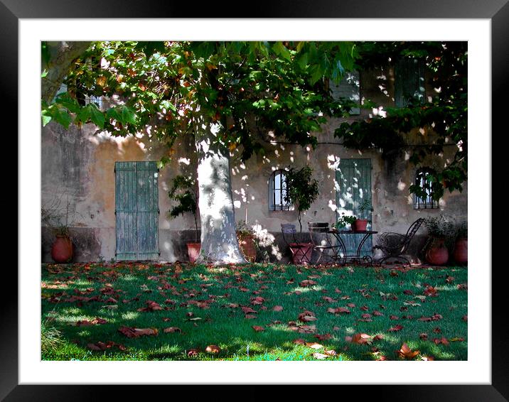 Exterior of a farmhouse in Tuscany, Italy. Framed Mounted Print by Peter Bolton
