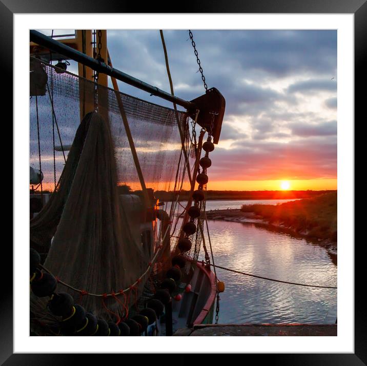 Sunset at King’s Lynn fishing fleet  Framed Mounted Print by Sam Owen