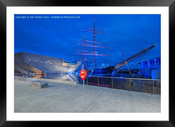 RRS Discovery and the V And A Design Museum Dundee Scotland Framed Mounted Print by Iain Gordon