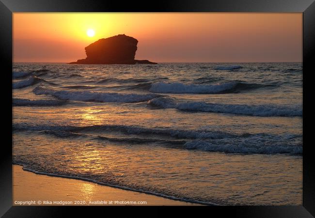 Golden sunset, seascape at Portreath Beach, Cornwa Framed Print by Rika Hodgson