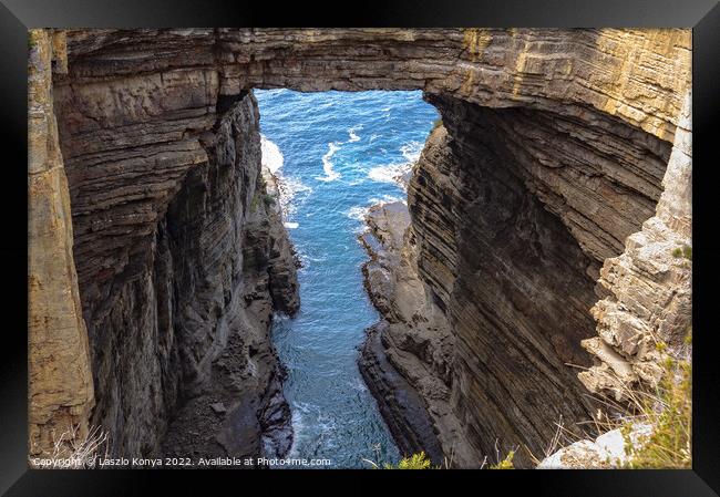 Tasman Arch - Eaglehawk Neck Framed Print by Laszlo Konya