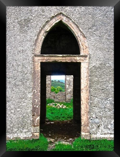 Building arch Framed Print by Stephanie Moore