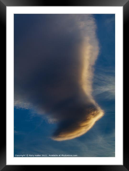 Hammer head cloud formation Framed Mounted Print by Rory Hailes
