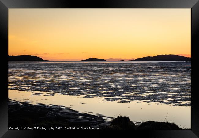Golden winter sunset over Kirkcudbright Bay mudflats and the Dee estuary Framed Print by SnapT Photography
