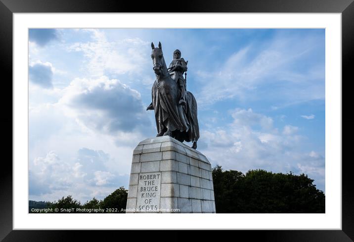 Statue of King Robert the Bruce at the site of BannockBurn, Scotland Framed Mounted Print by SnapT Photography