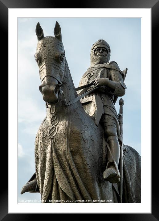 Statue of King Robert the Bruce at the site of BannockBurn, Scotland Framed Mounted Print by SnapT Photography
