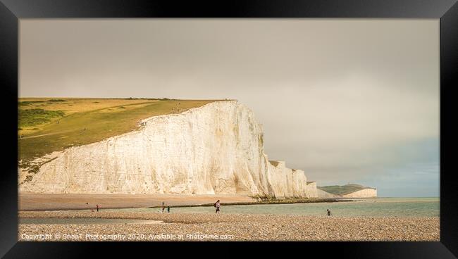 Dramatic white cliffs and beach at Cuckmere Haven, Framed Print by SnapT Photography
