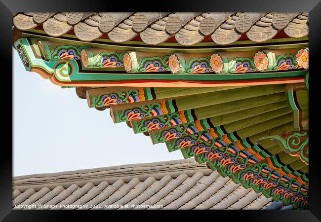 Traditional Korean roof architecture on a building in Seoul, South Korea Framed Print by SnapT Photography