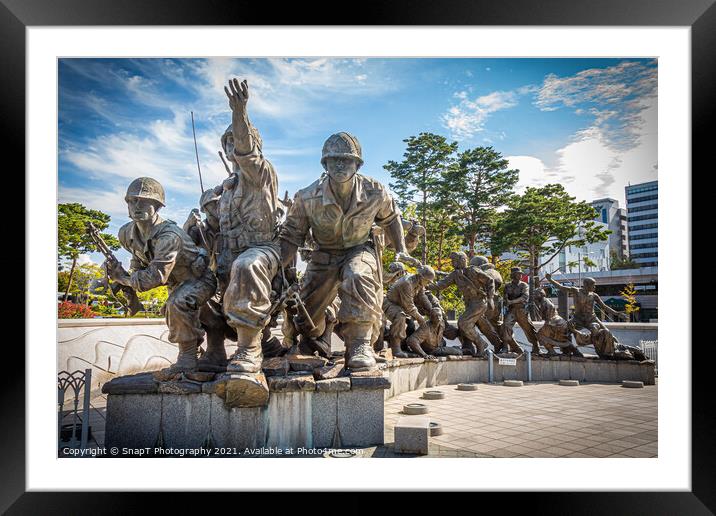 Statue of South Korean war soldiers at the War Memorial of Korea Museum, Seoul Framed Mounted Print by SnapT Photography