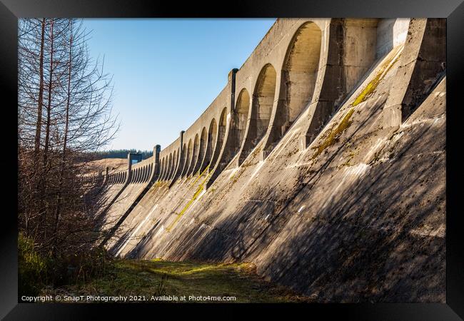 Arches at the top of Clatteringshaws Dam, on the Galloway Hydro Electric Scheme Framed Print by SnapT Photography