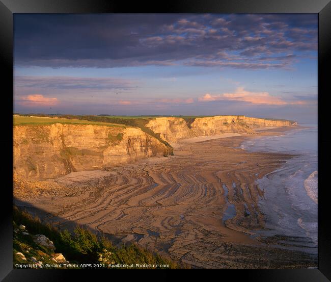 Looking towards Nash Point, South Wales, UK Framed Print by Geraint Tellem ARPS