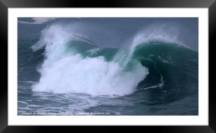 Breaking wave, Reynisfjara Black Sand Beach, southern Iceland Framed Mounted Print by Geraint Tellem ARPS