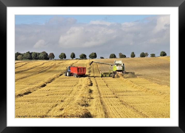 Harvesting barley near Wylam Northumberland. Framed Mounted Print by mick vardy