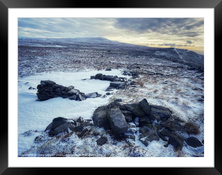 Old lead miners hut in the Northern Pennines Framed Mounted Print by Gary Liggett