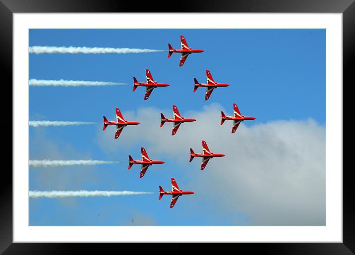 Red Arrrows Framed Mounted Print by Gö Vān