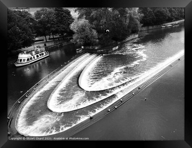 Bath Pulteney Bridge and weir  Framed Print by Stuart Chard