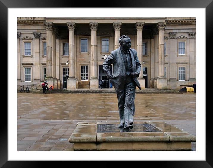 Harold Wilson statue Huddersfield Framed Mounted Print by Roy Hinchliffe