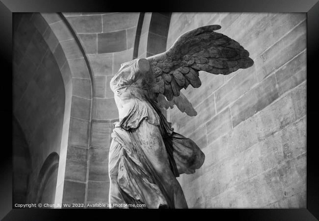 Victoire de Samothrace (Winged Victory of Samothrace), a Greek sculpture exhibited at Louvre Museum in Paris, France Framed Print by Chun Ju Wu